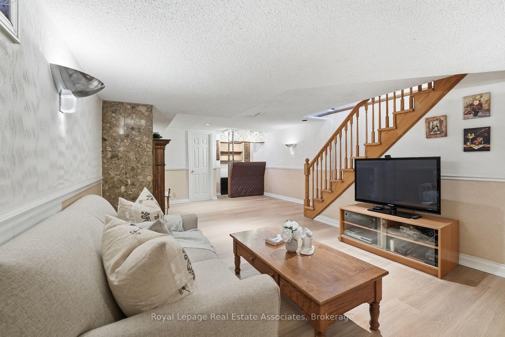 439 Salem Avenue photo 14