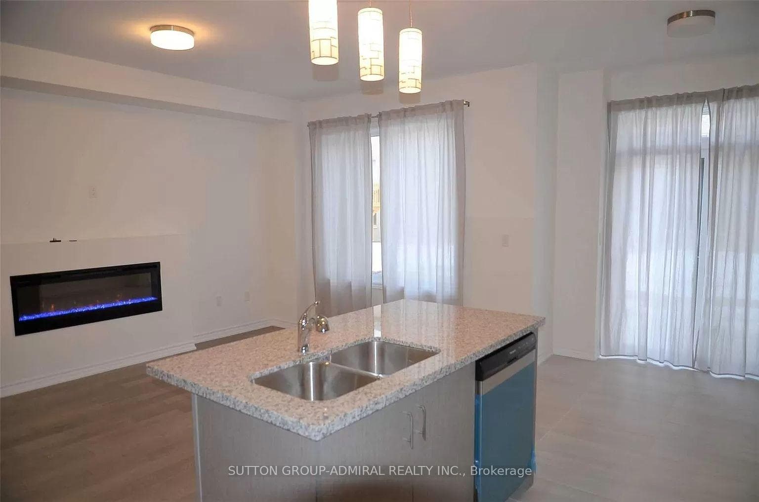 1475 Blackmore Street photo 3