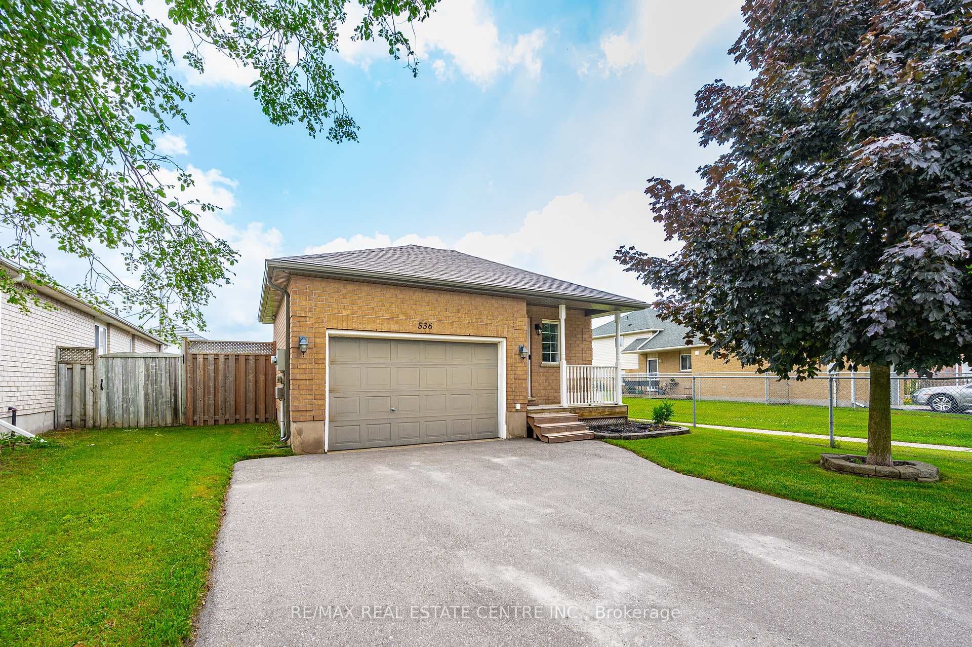 536 McTavish Street photo 2