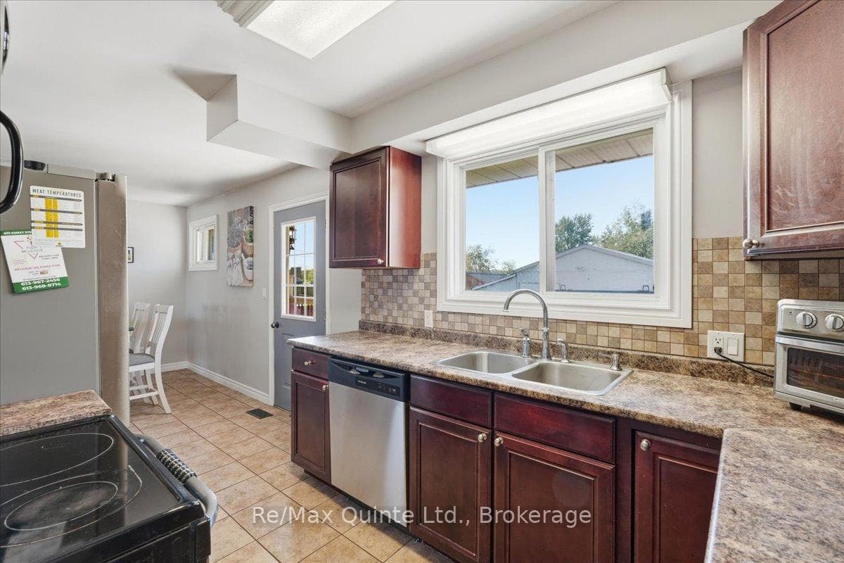 745 Harmony Road photo 11