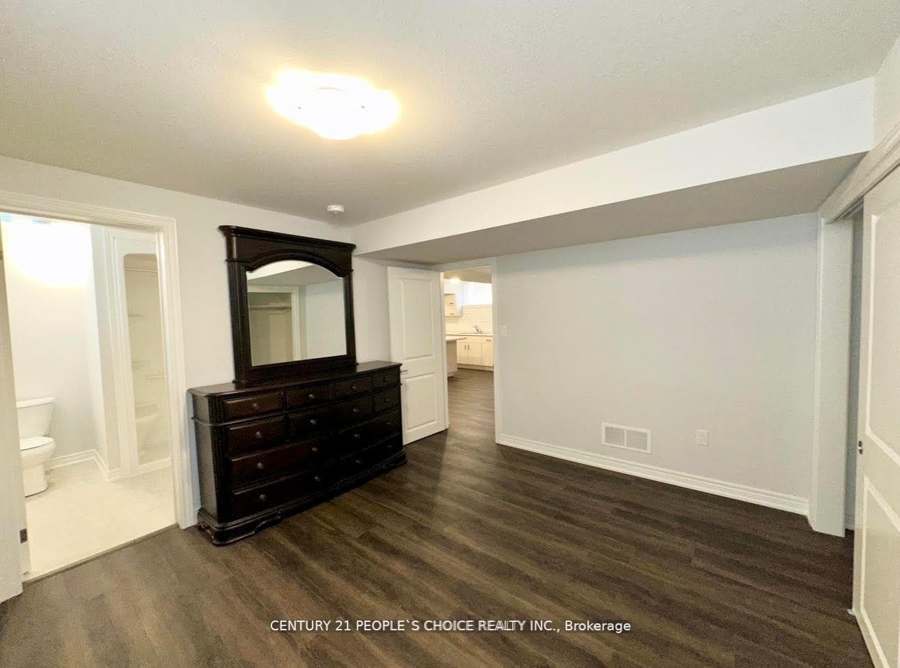 34 Swan Avenue photo 35