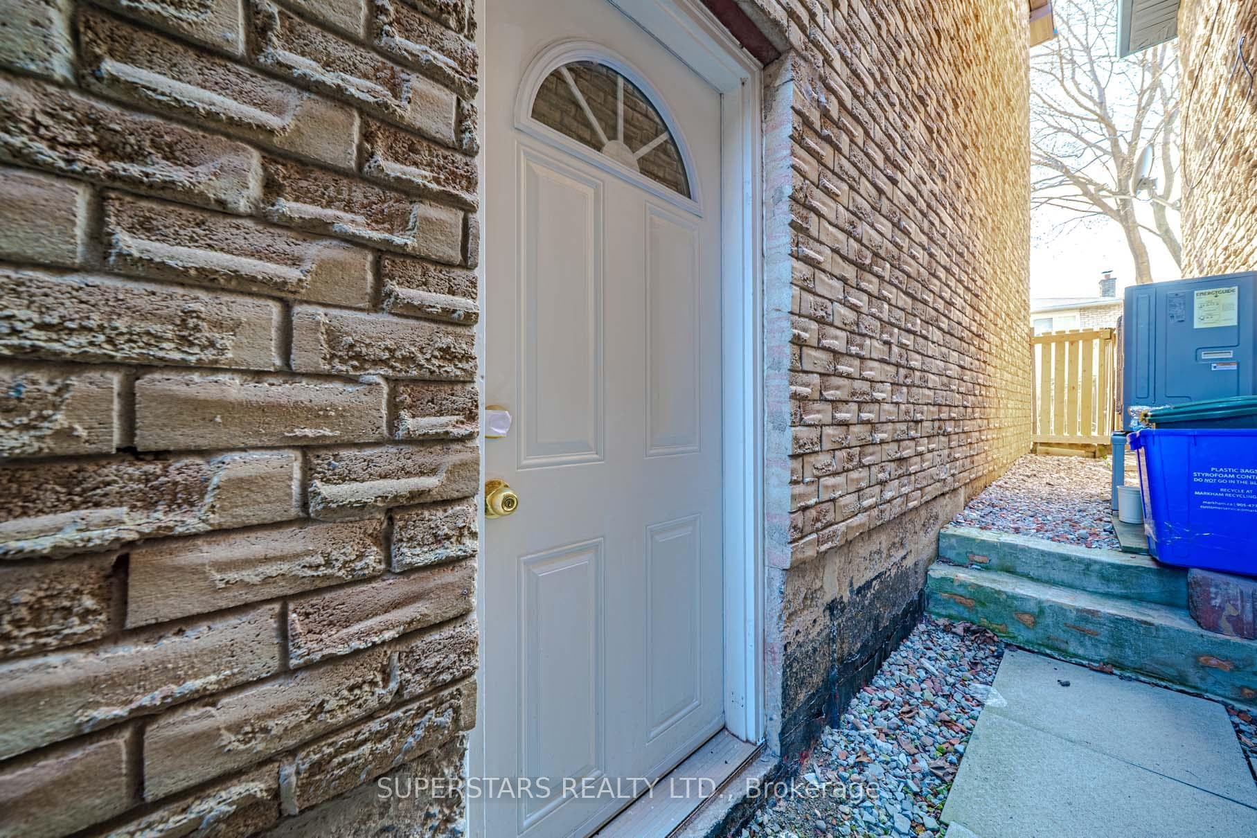 135 Appleby Crescent photo 39
