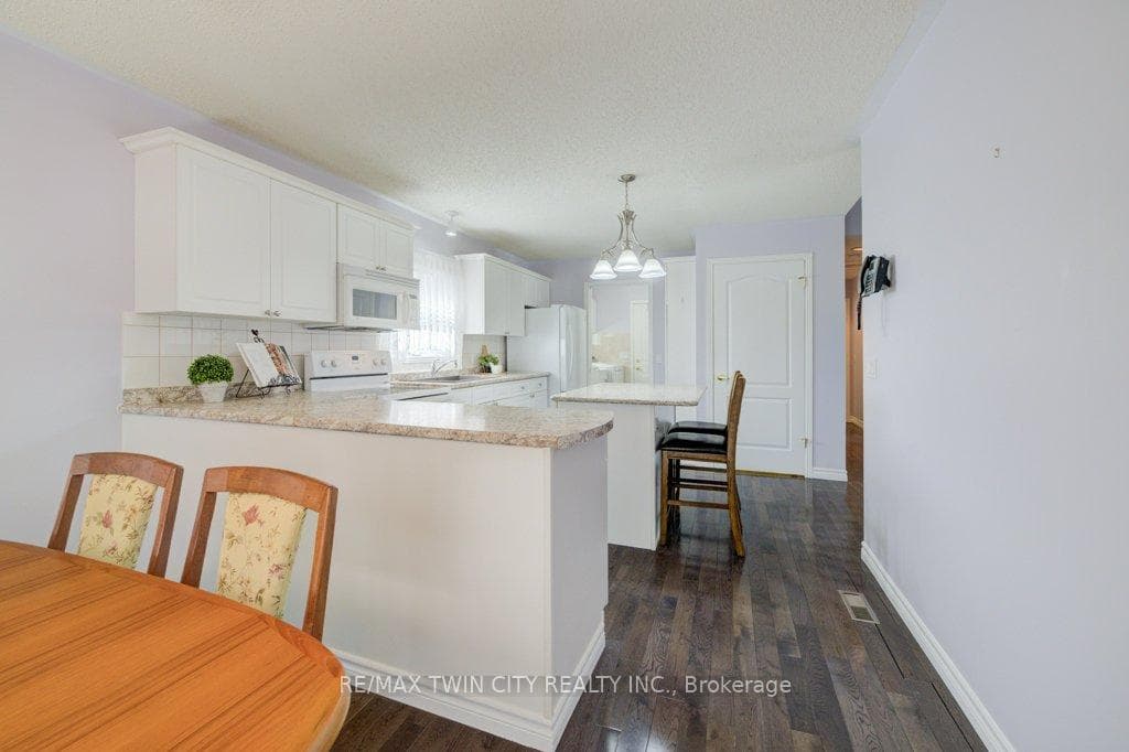128 Wesley Crescent photo 11