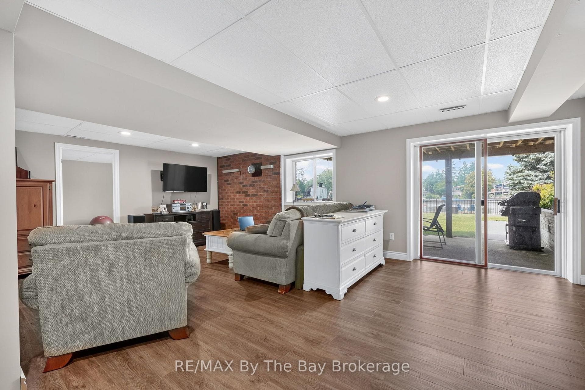 1434 RIVER Road photo 27