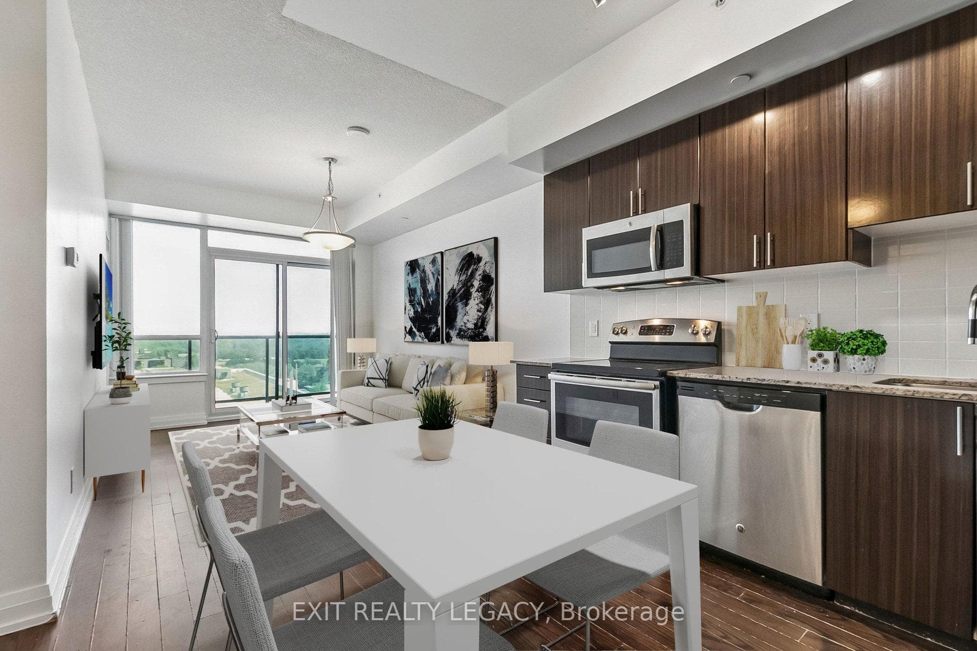 7167 Yonge Street Unit 710 photo 1