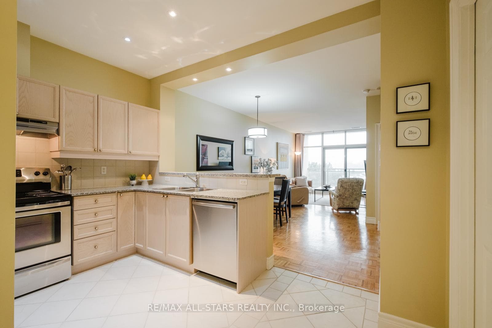 1 Leaside Park Drive Unit 303 photo 10