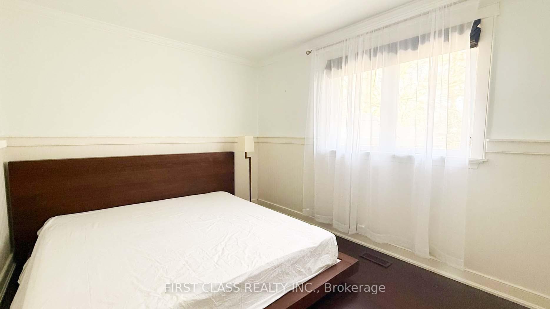 1379 Willowdown Road photo 10
