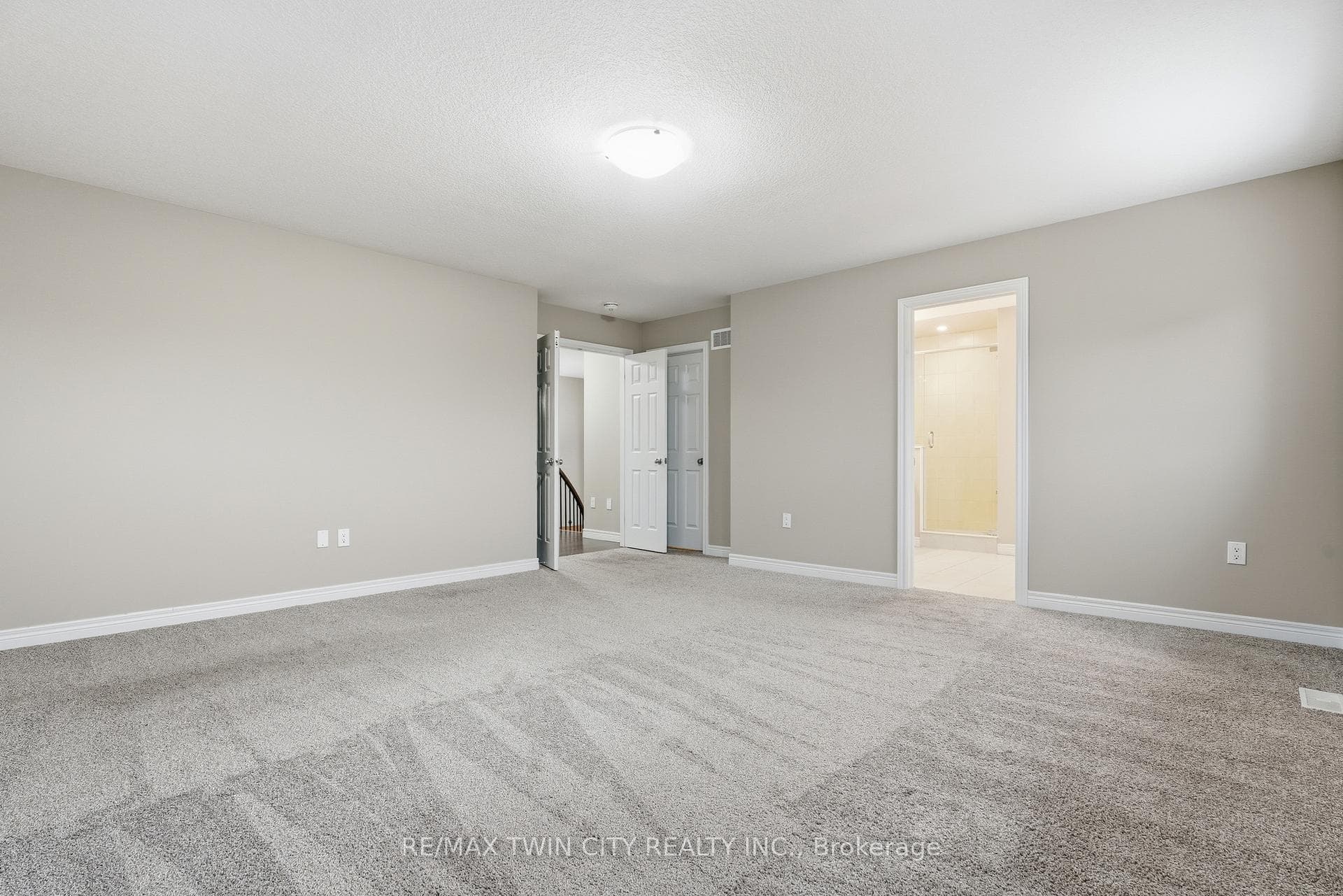 126 Tartan Avenue photo 20