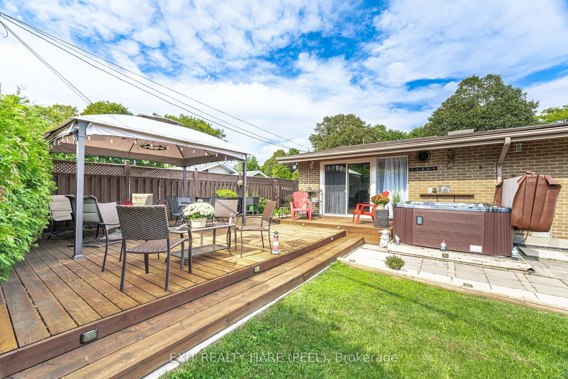 12 Oakley Boulevard photo 35