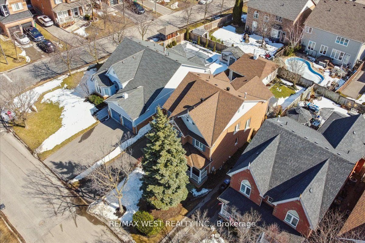 912 John Watt Boulevard photo 16