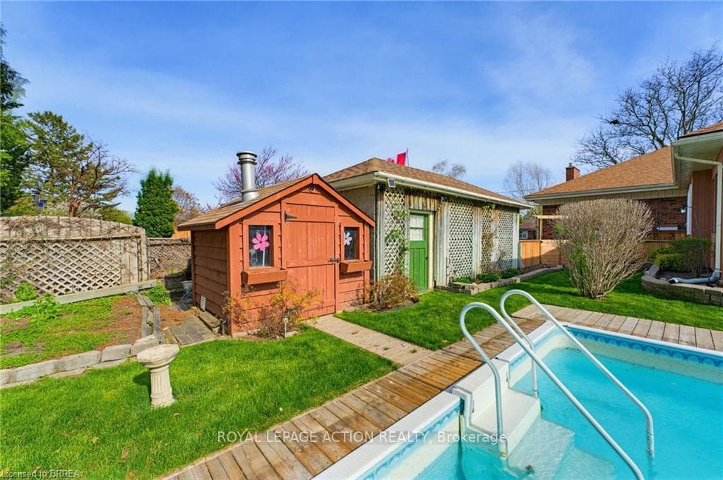 90 Henderson Avenue photo 37