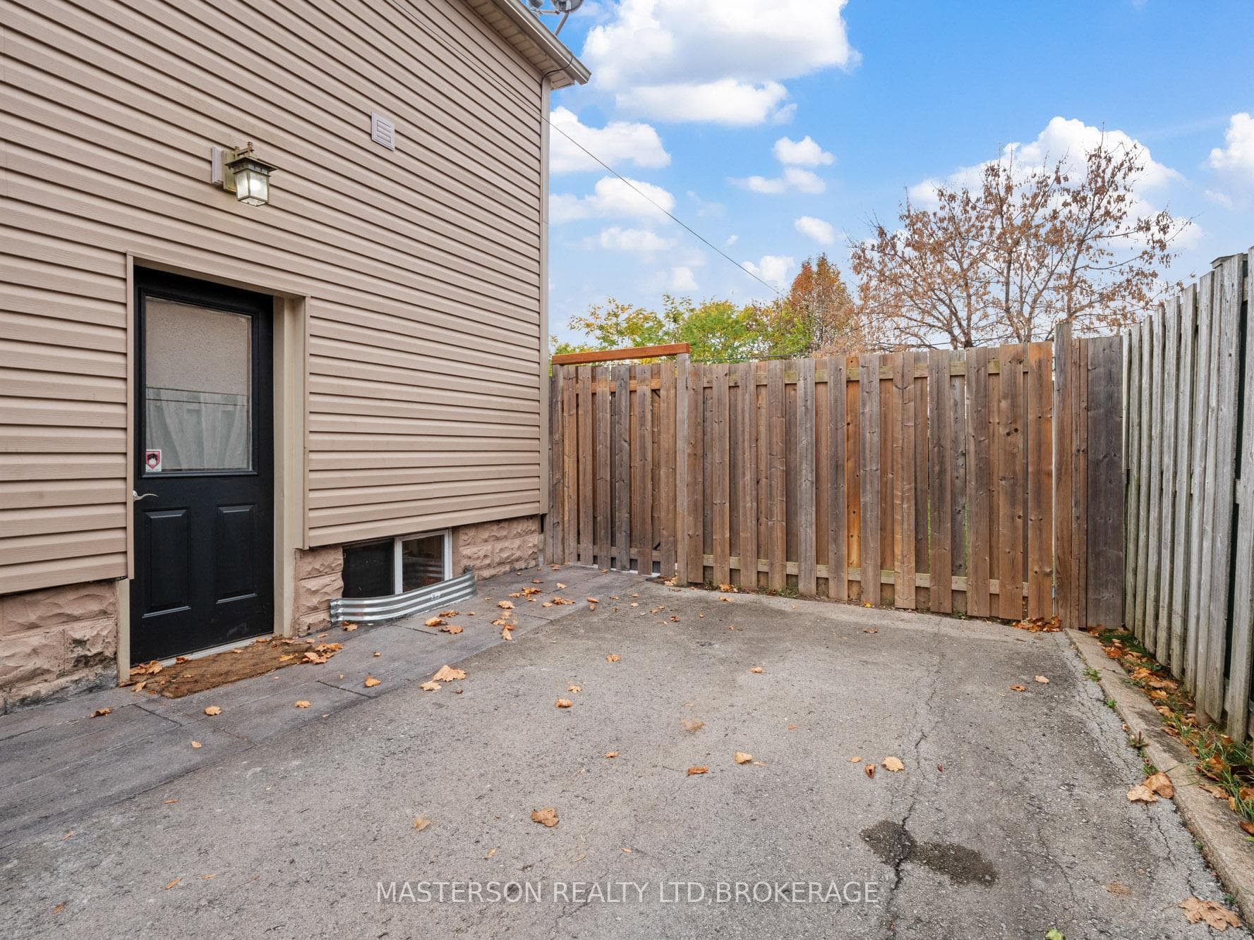 35 Lyons Avenue photo 36