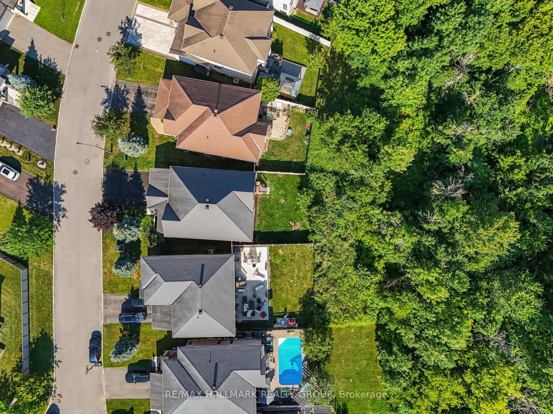 938 Wildcarrot Crescent photo 39