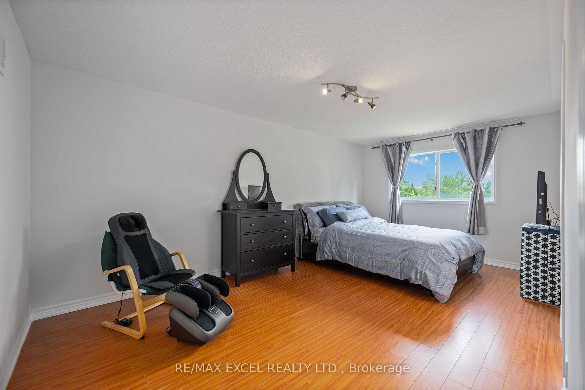 91 Revelstoke Crescent photo 16