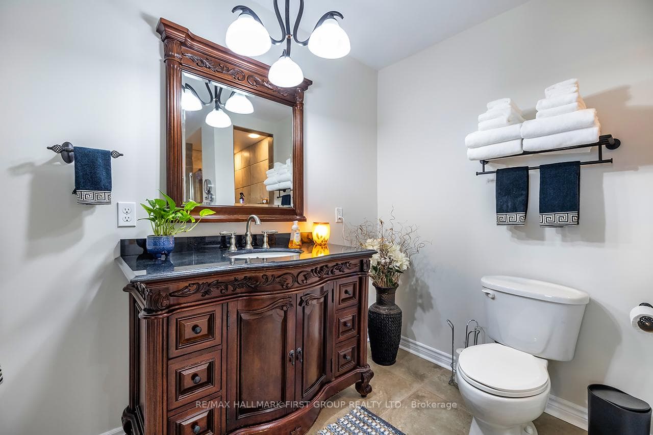Main Floor 3 pc Bathroom With Walk-In Shower
