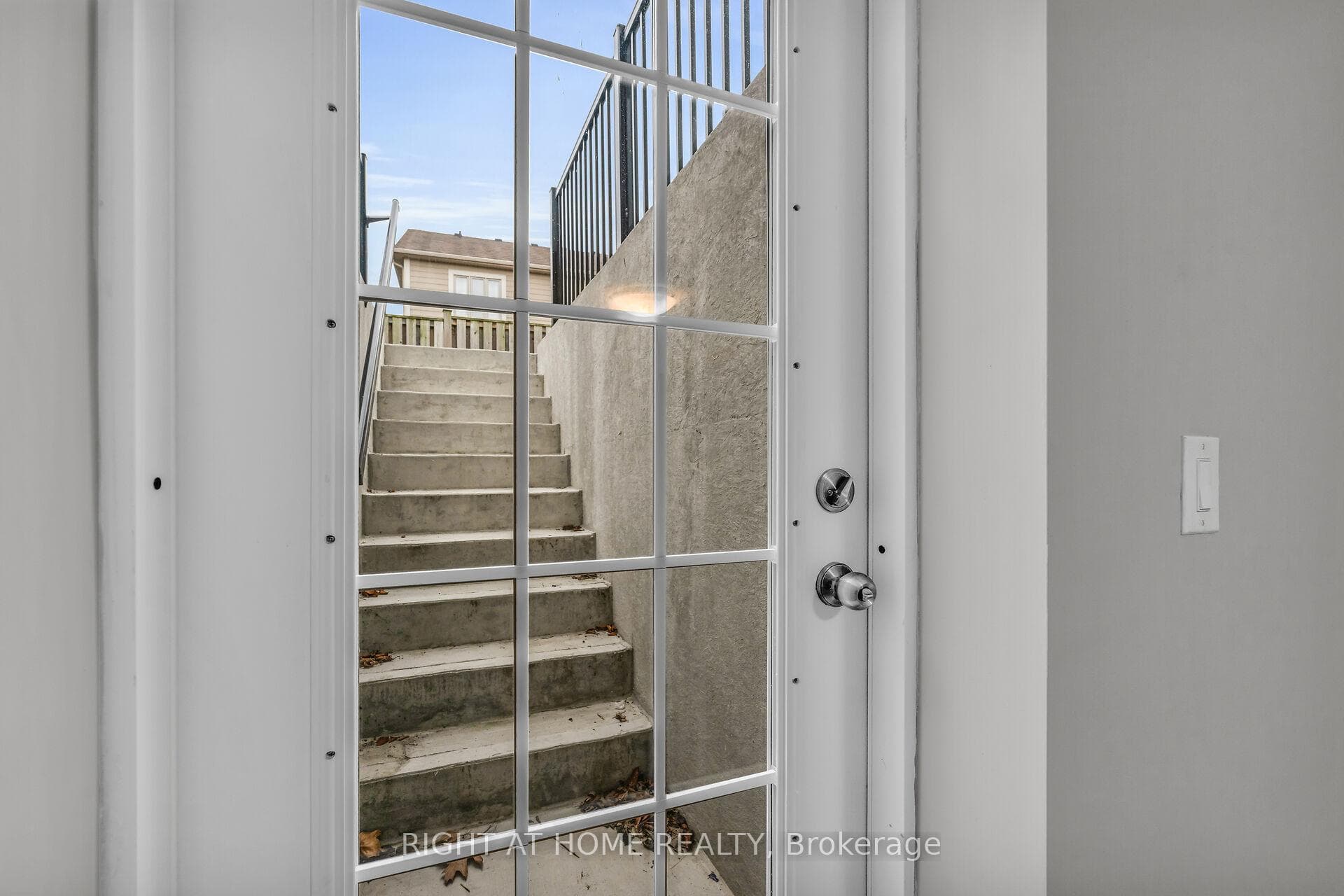 275 Holloway Terrace photo 37