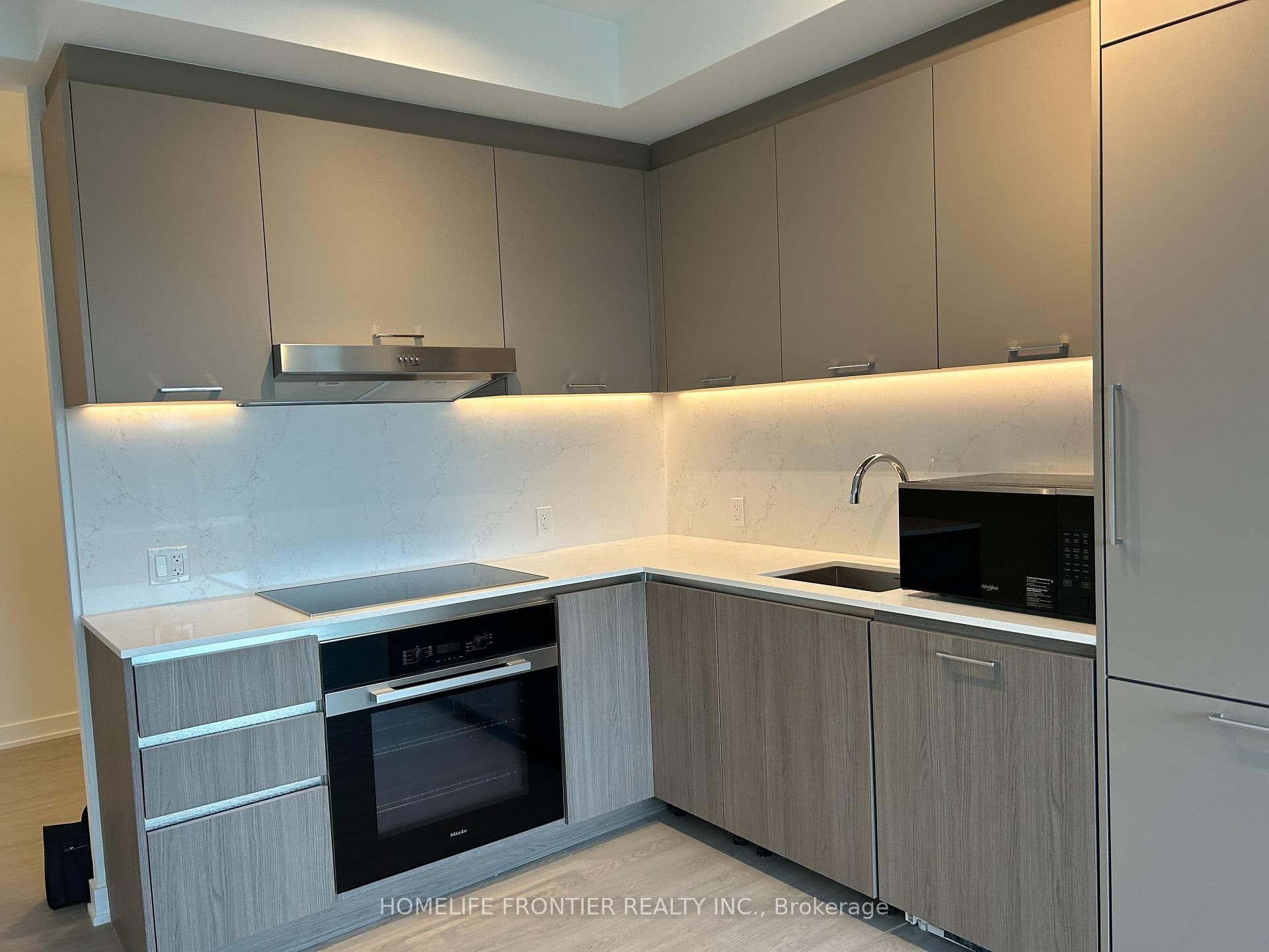 8188 Yonge Street Unit 315 photo 3