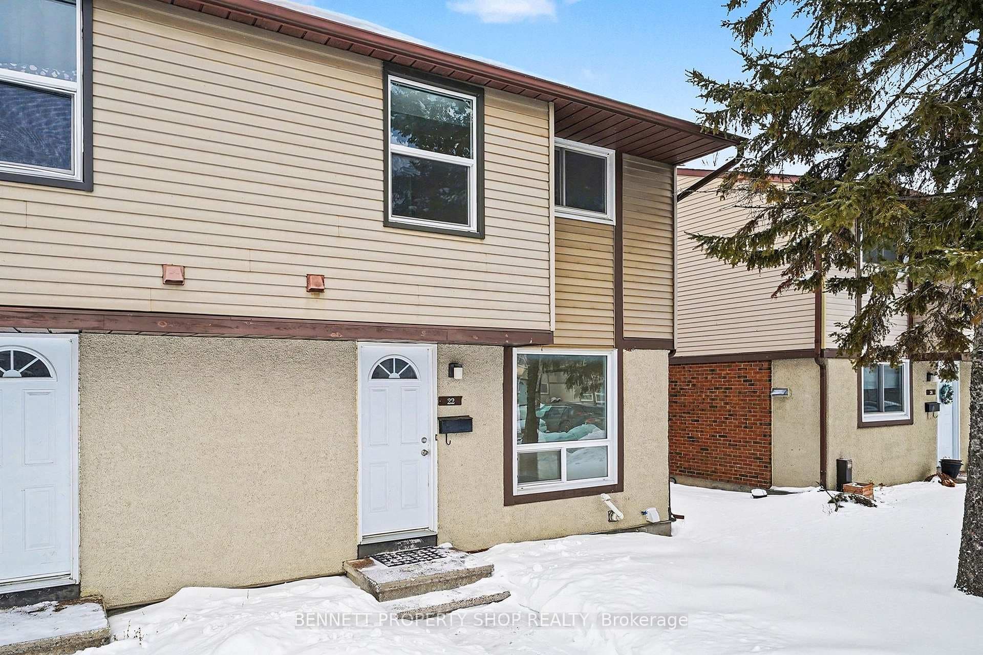 2570 Southvale Crescent Unit 22 photo 2