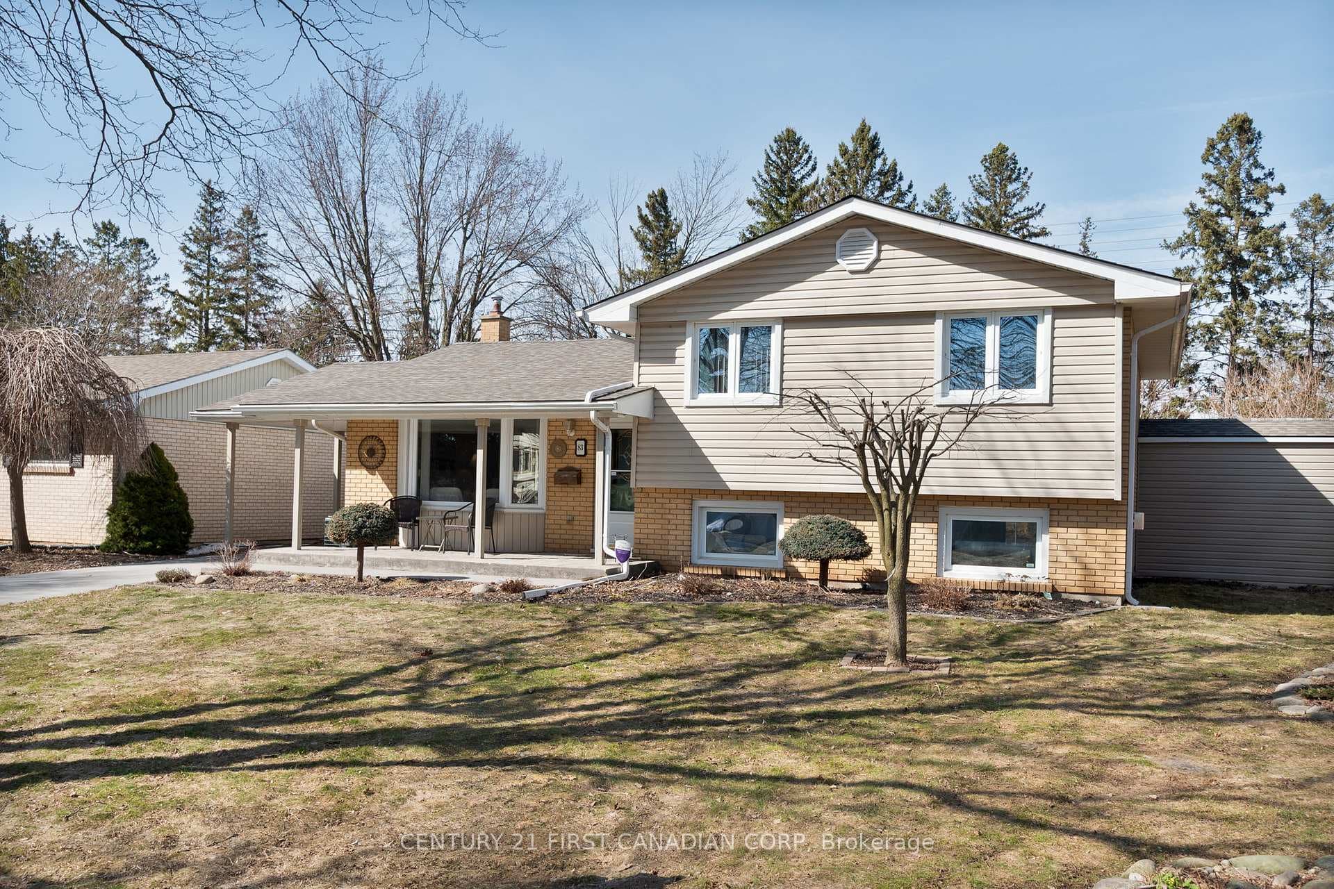 83 Tweed Crescent photo 2