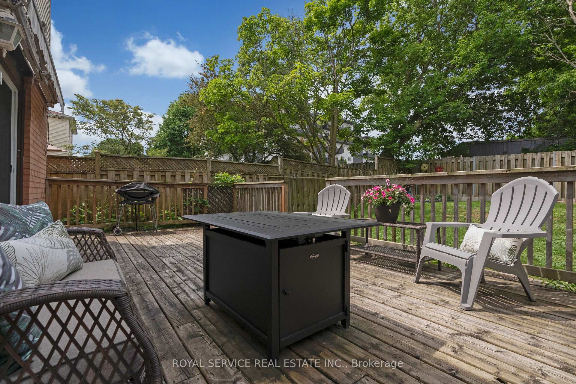 Private Backyard & Deck