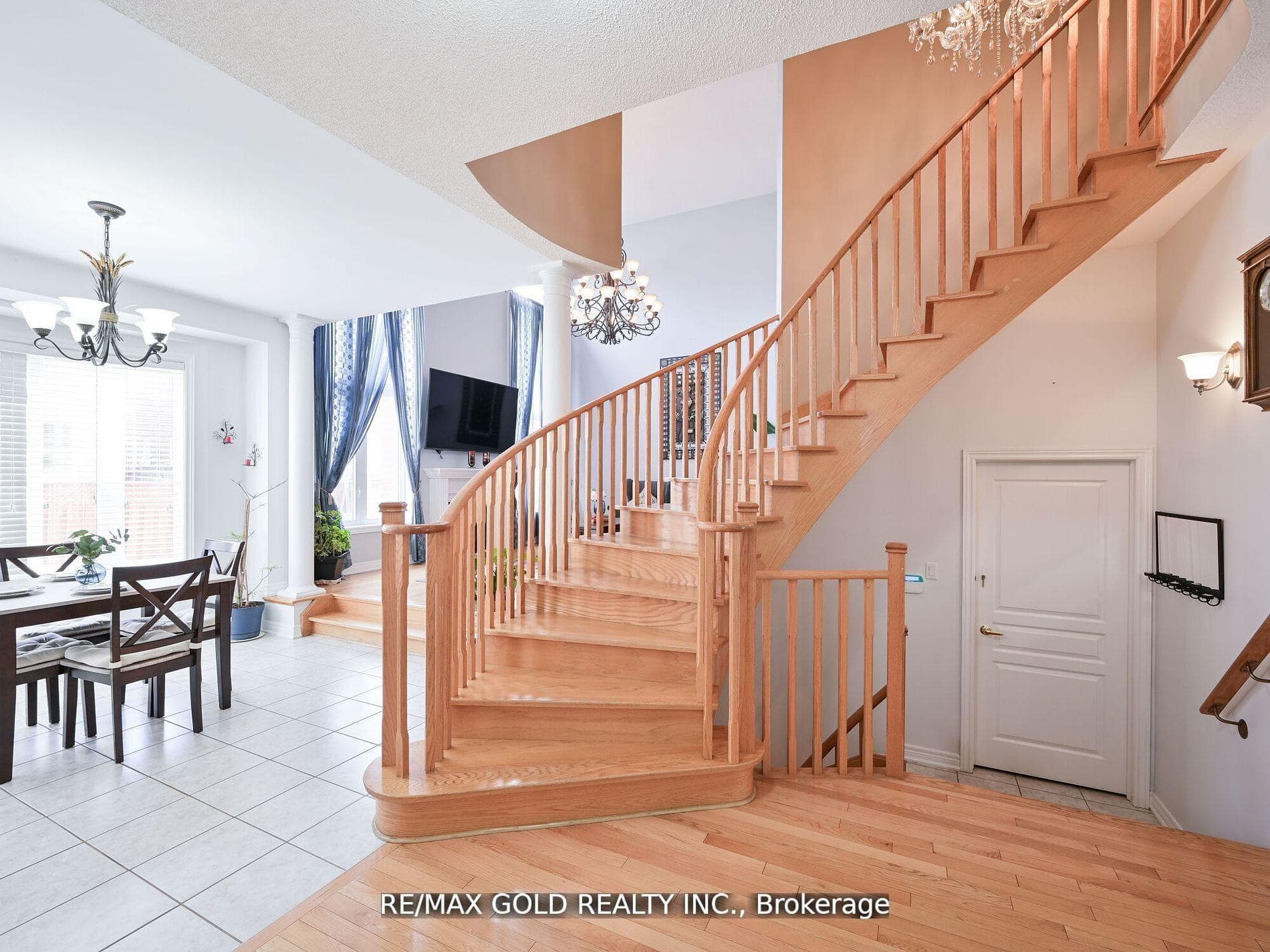 25 Maverick Crescent photo 18