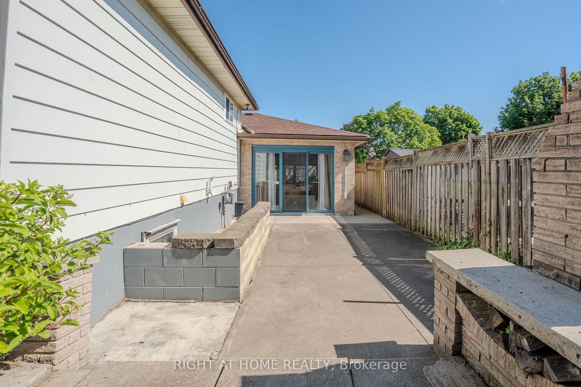 80 Chilton Drive photo 36