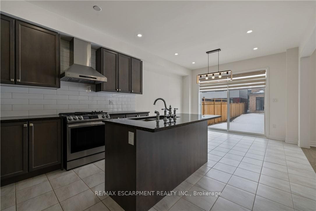 150 Cactus Crescent photo 12