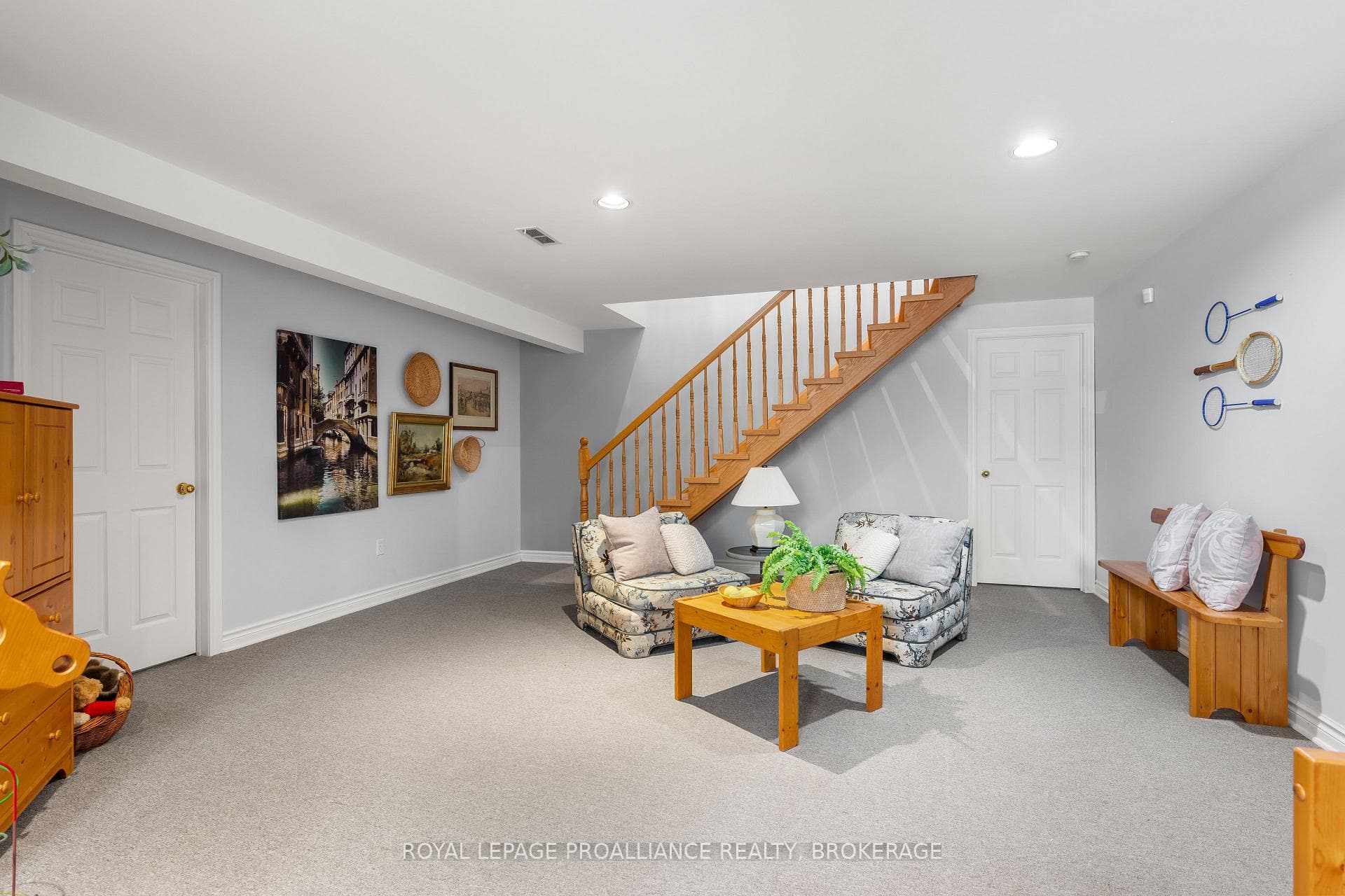 2 Riverside Drive photo 34