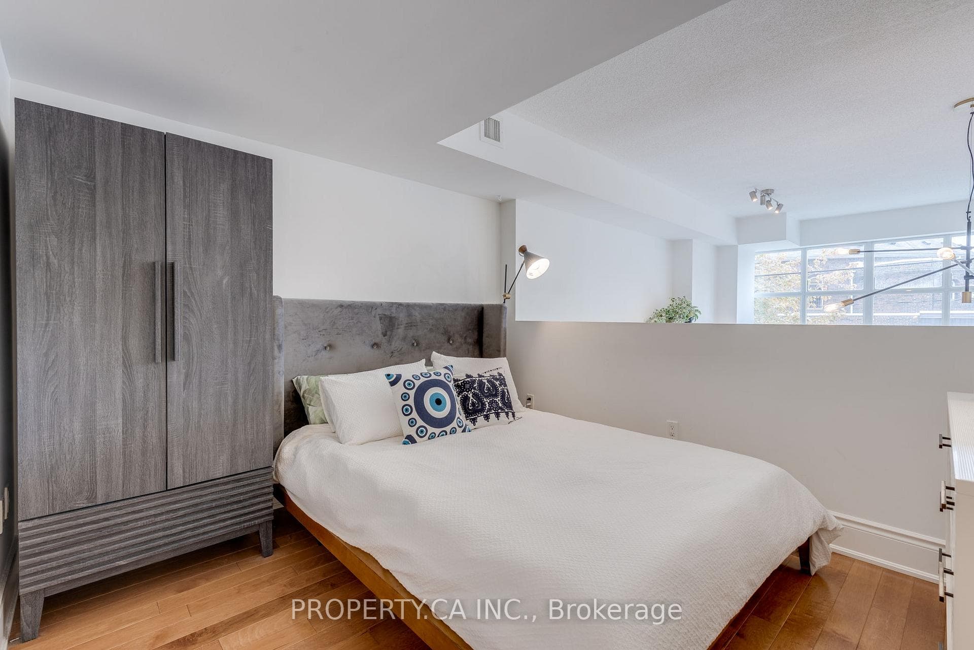437 Roncesvalles Avenue Unit 211 photo 13