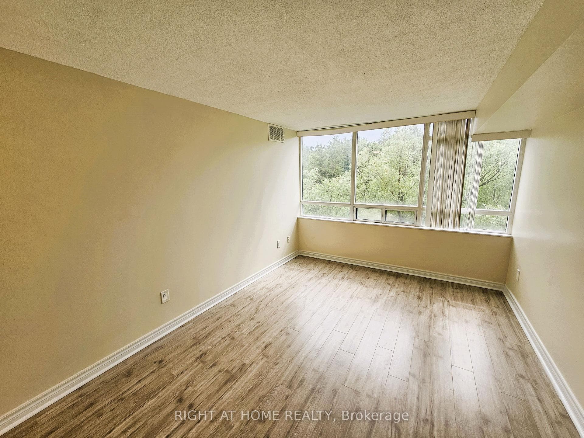 3050 Ellesmere Road Unit 611 photo 10