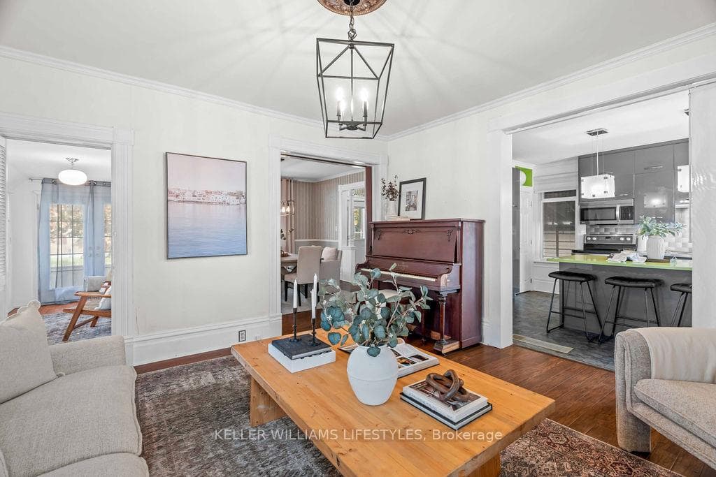 212 Warwick Street photo 12