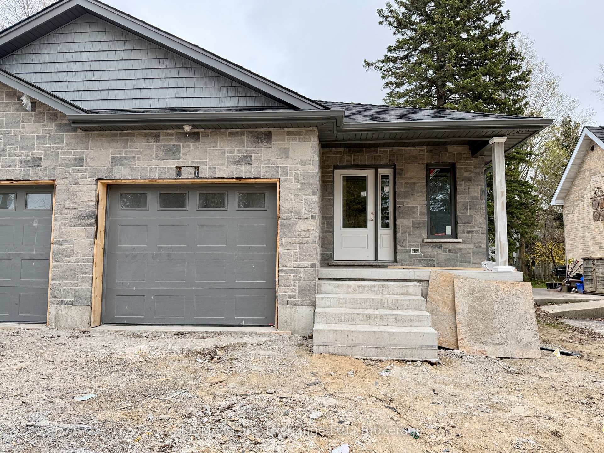1196 Sqft Semi Detached w/ Finished Bsmt