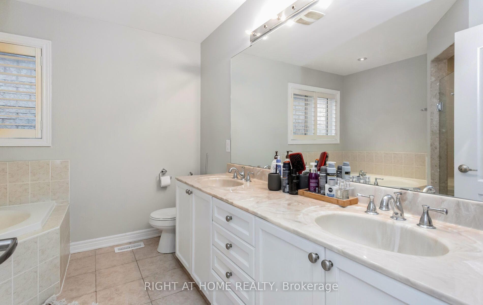 2419 Wasaga Drive photo 19