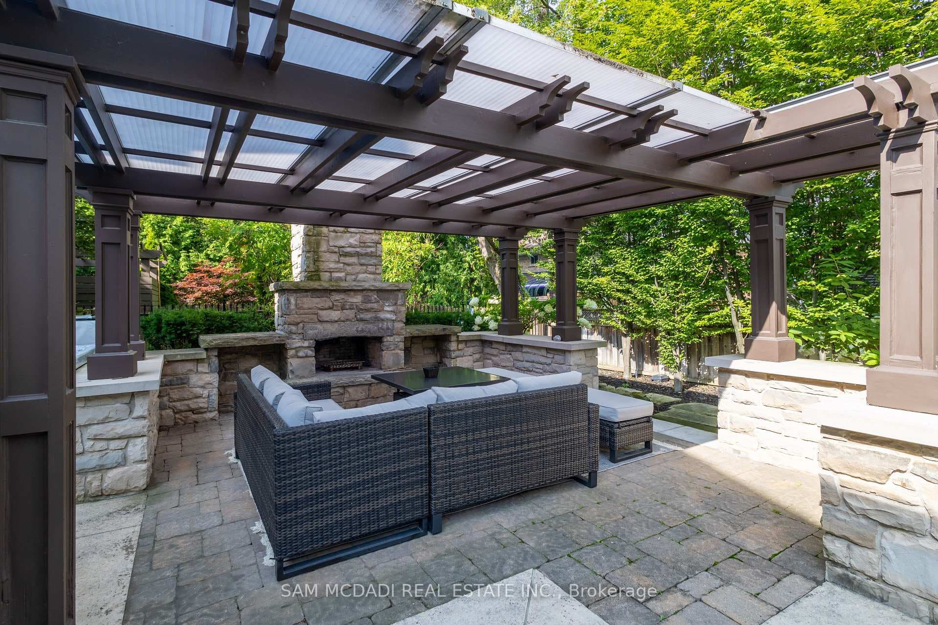725 Queensway N/A photo 47