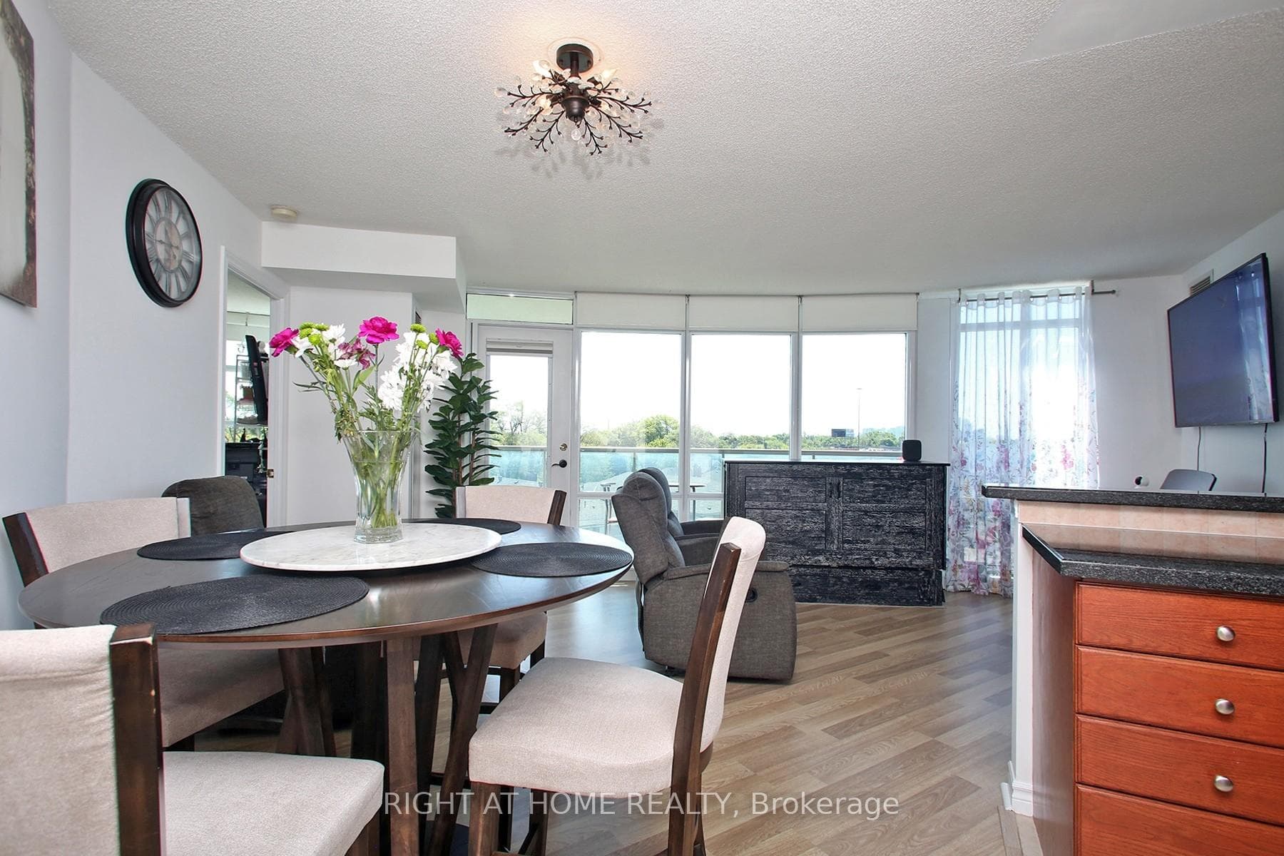 3830 Bathurst Street Unit 505 photo 9