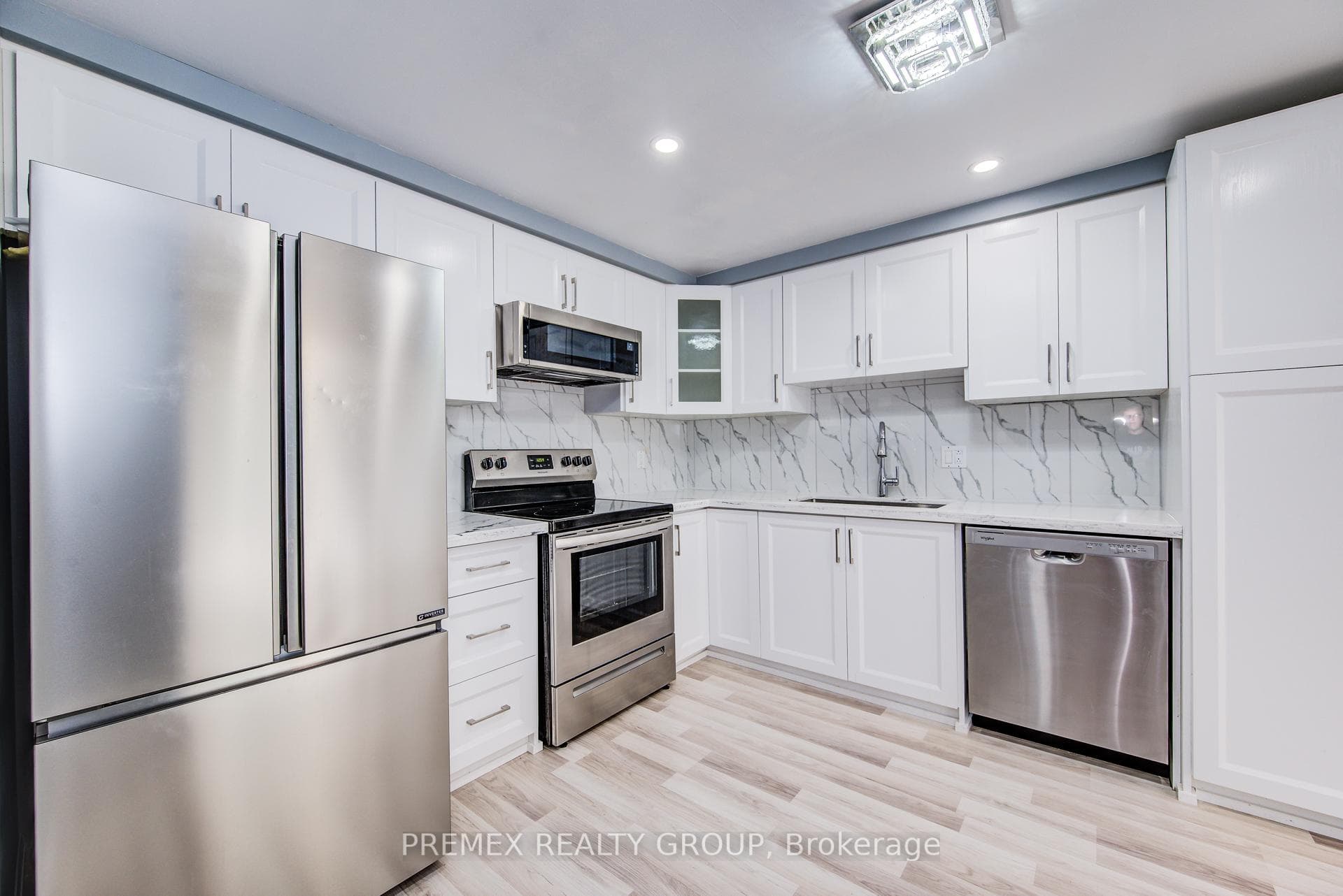 953 Elgin Street photo 9