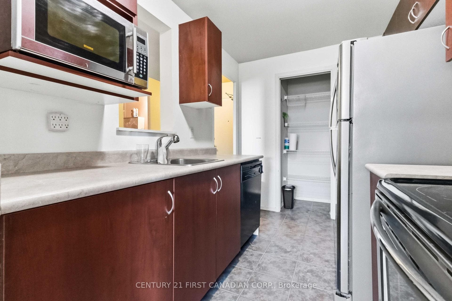 931 Wonderland Road Unit 707 photo 6