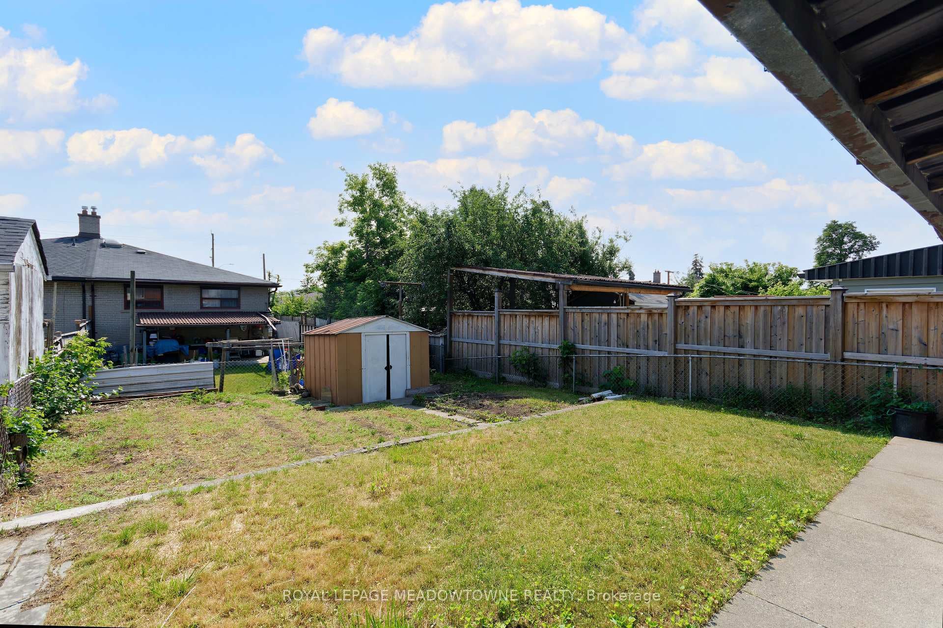 19 Benrubin Drive photo 32