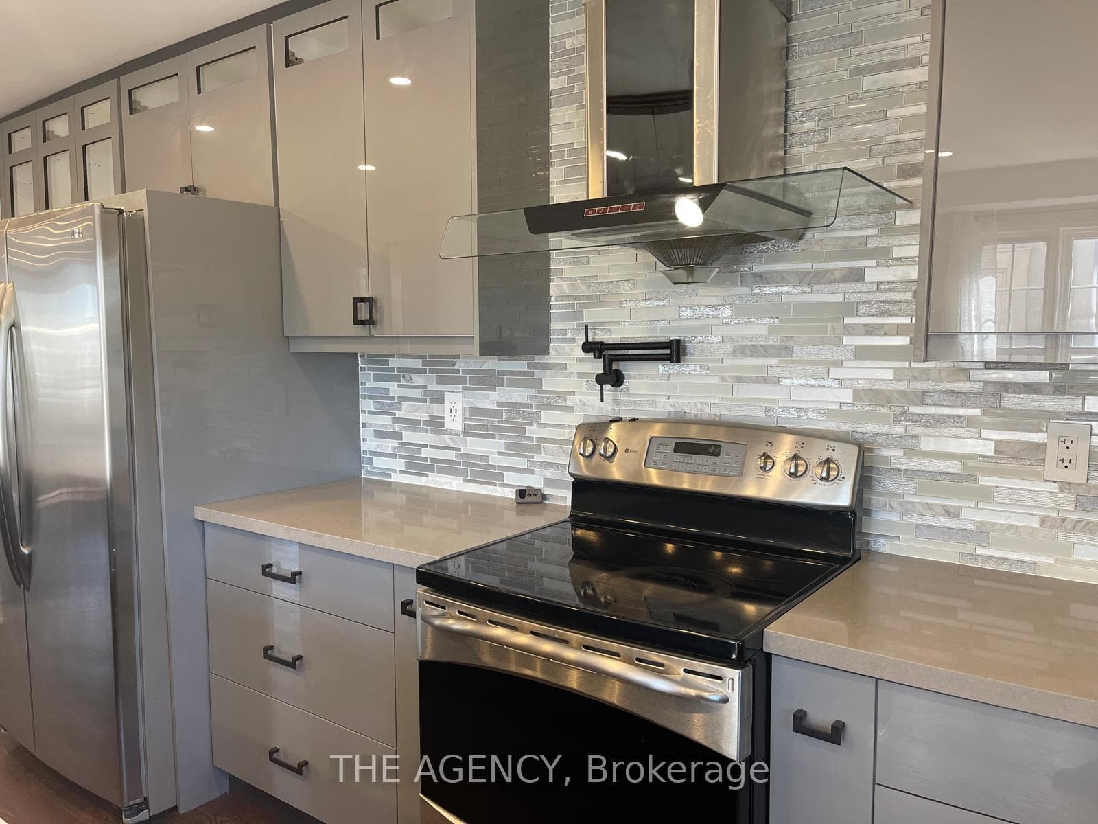 9031 Yonge Street photo 10
