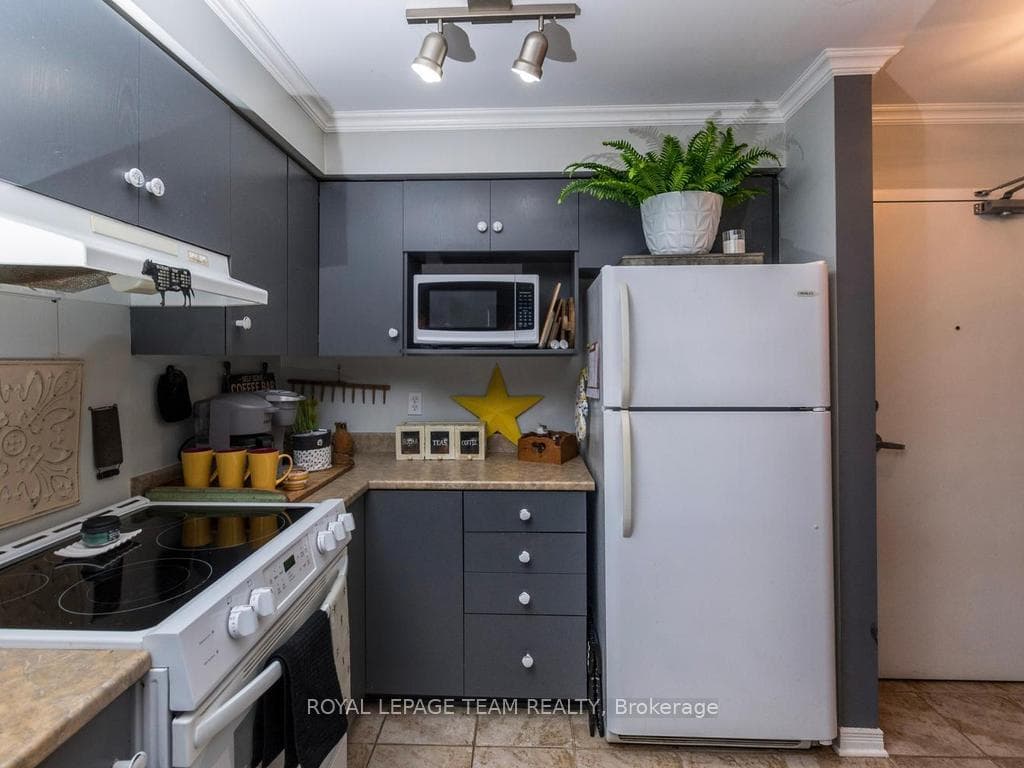 16 Sheffield Street Unit 208 photo 8