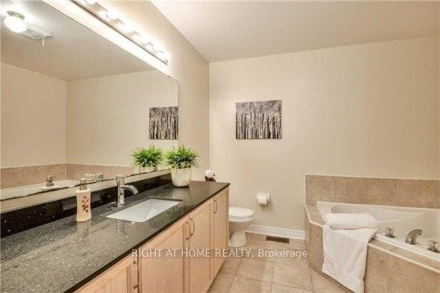 5 Chestermere Crescent photo 8