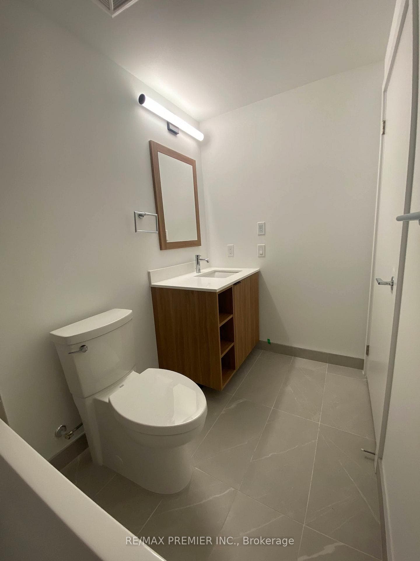 1037 The Queensway N/A Unit 514 photo 18