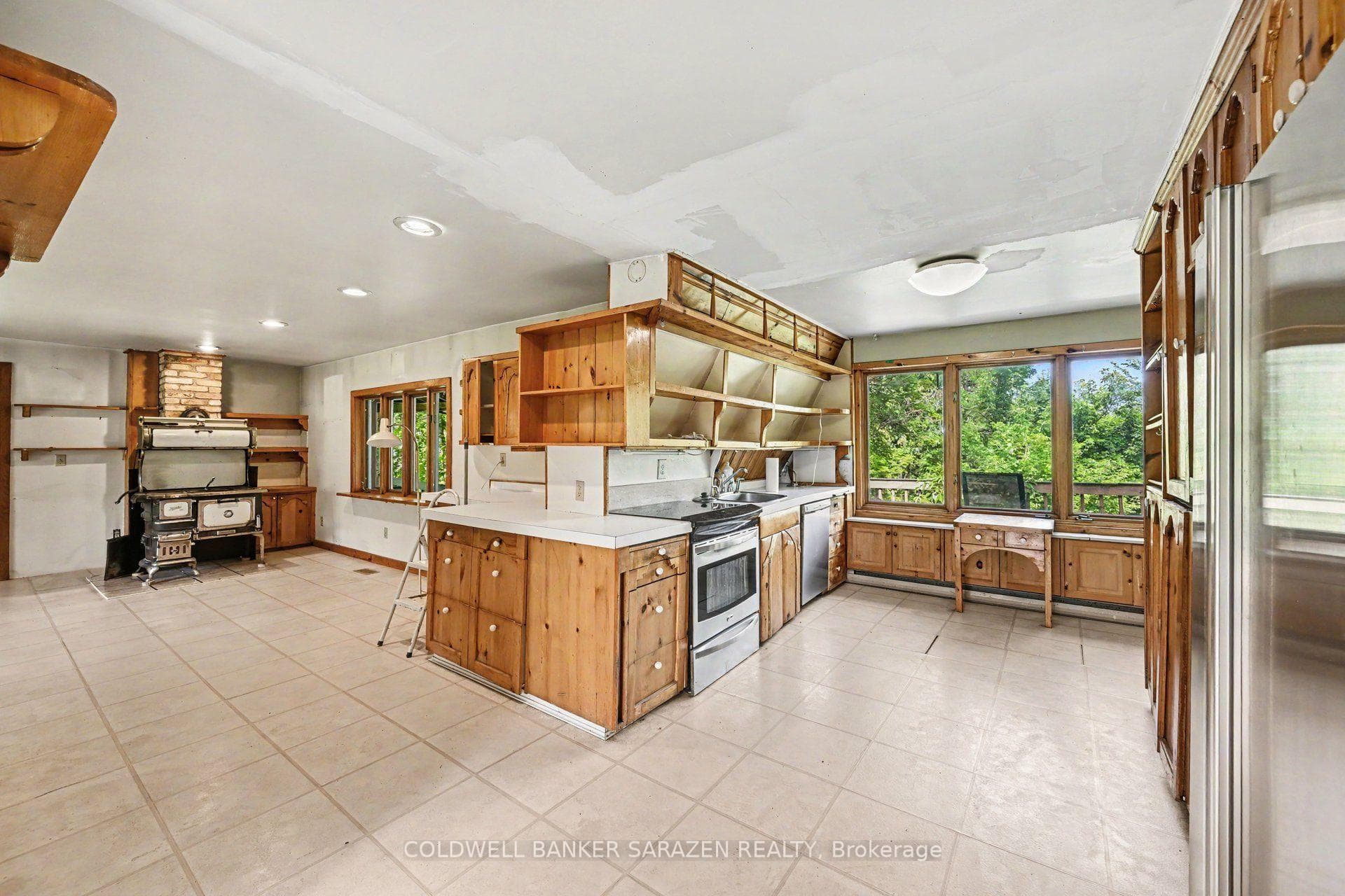 Kitchen/Loving Room