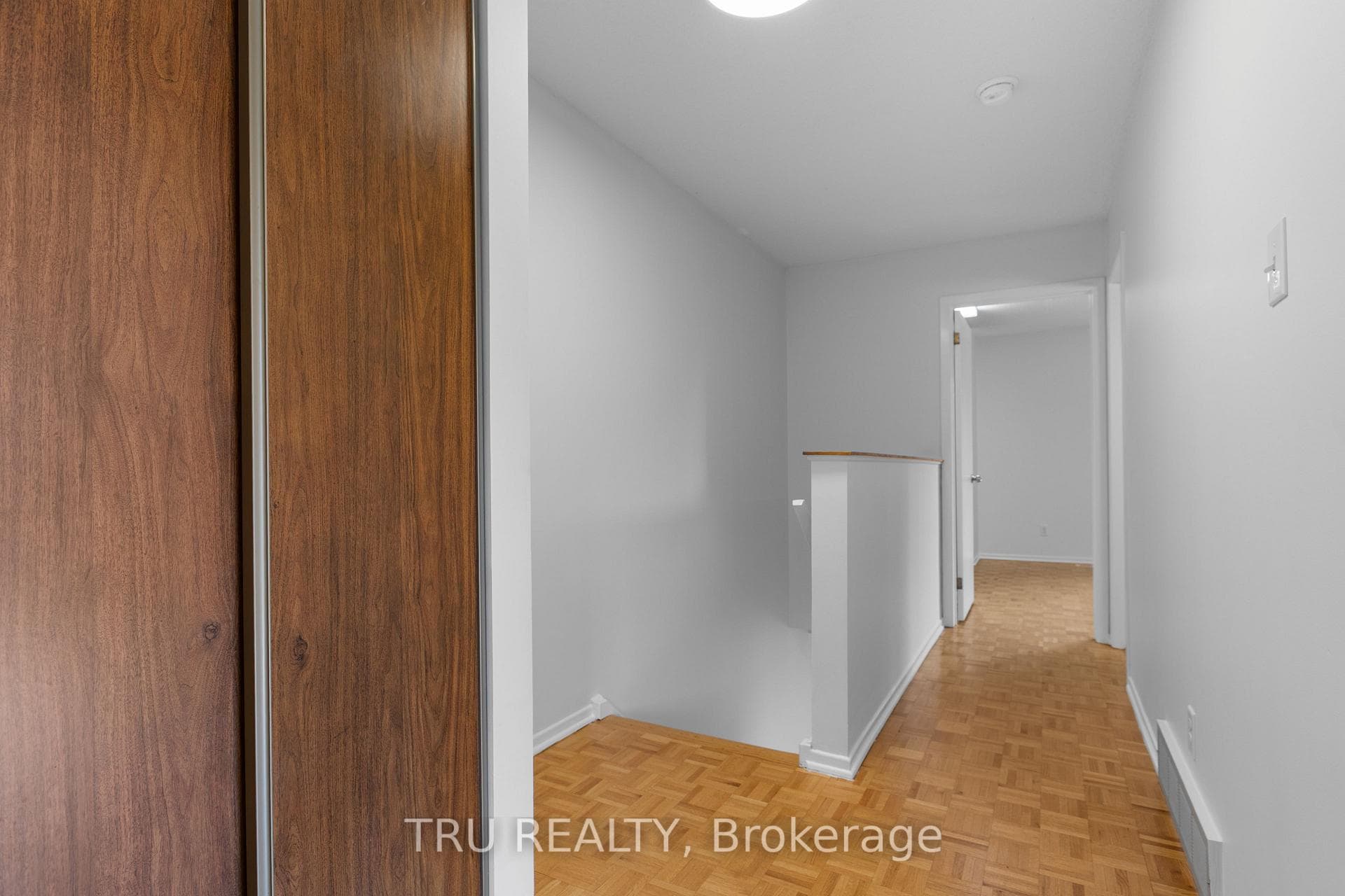 715 Mooneys Bay Place photo 21
