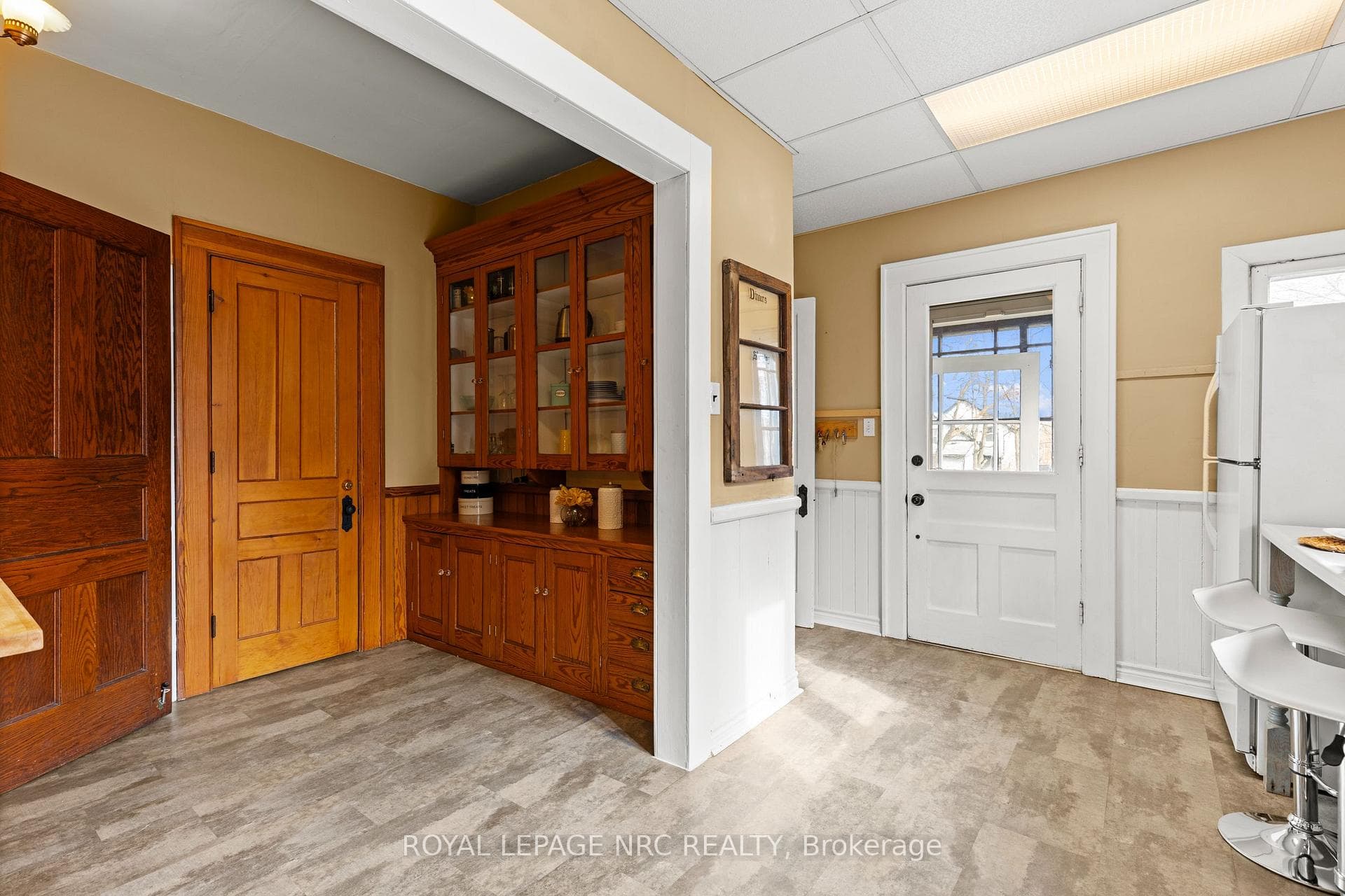 4621 Ellis Street photo 21