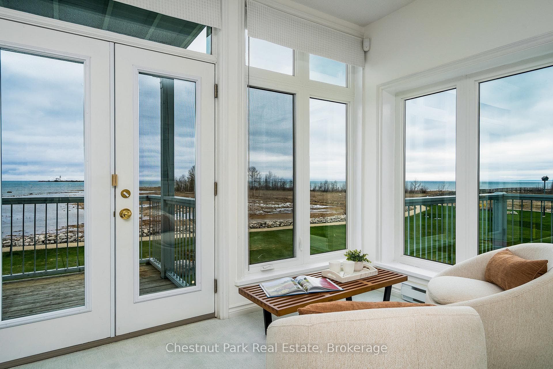 Living room views to Georgian Bay #851