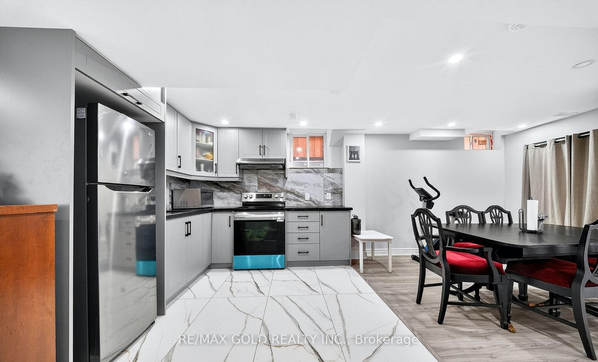 161 Shephard Avenue photo 37