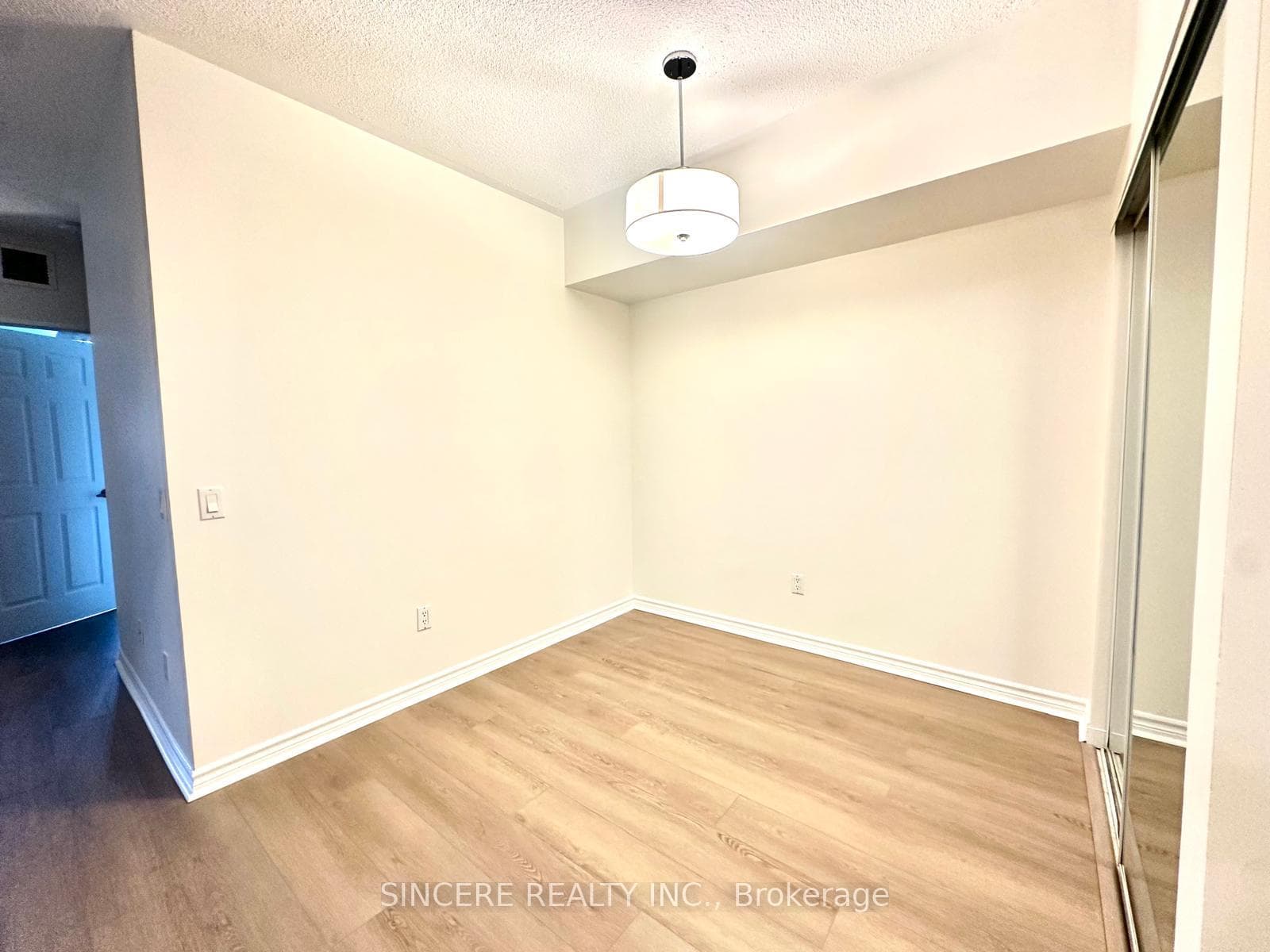 7398 Yonge Street Unit 108 photo 5