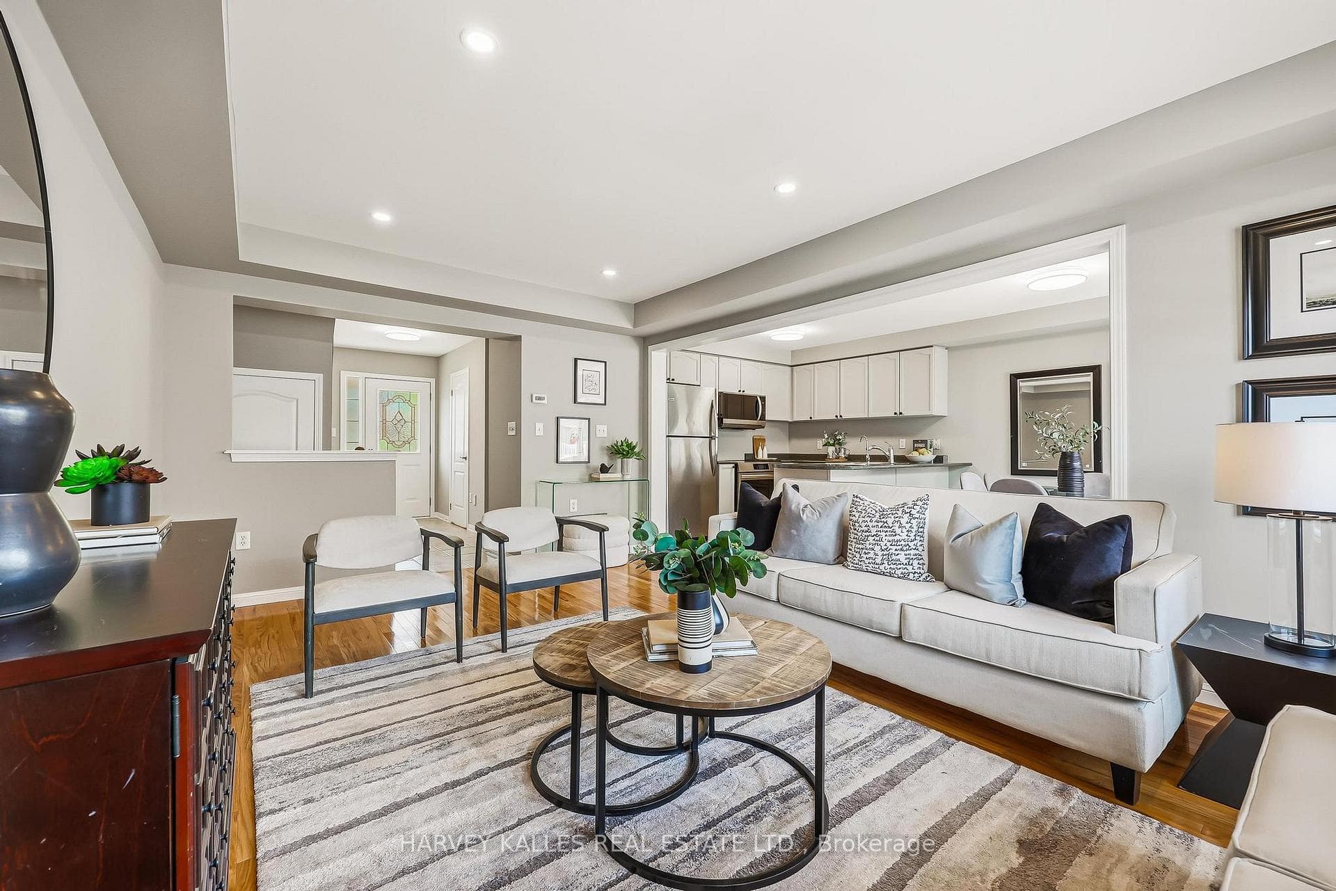 10 Dougherty Crescent photo 8