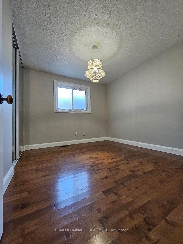 37 Harland Crescent Unit Main photo 14